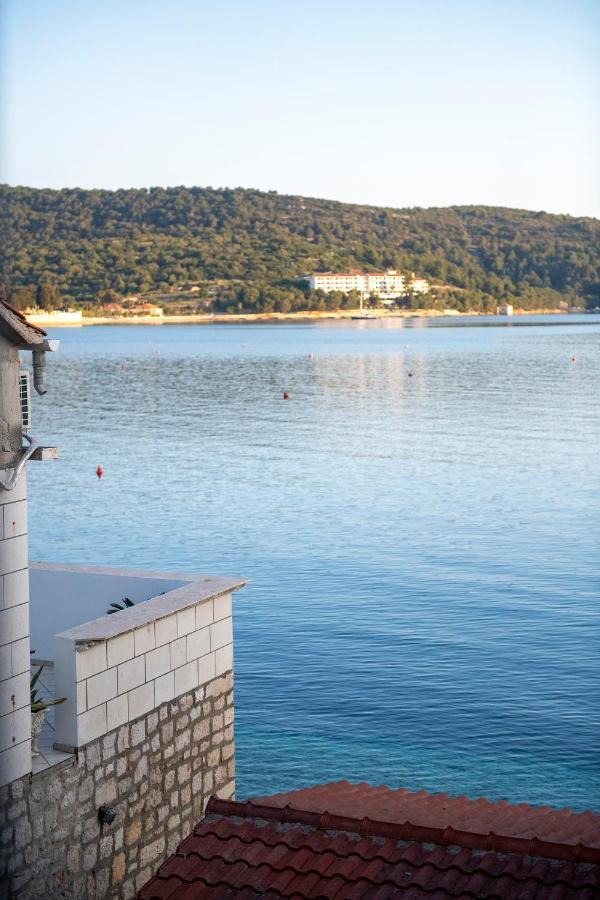 Beachfront Andrina * Vis